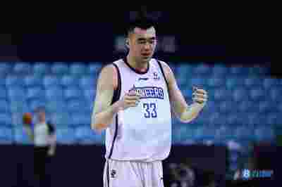 勇士队与老鹰队的较量成焦点