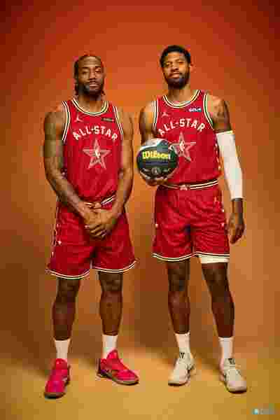 你俩划水挺安逸~乔治&莱昂纳德出场时间本场最少&合砍18分