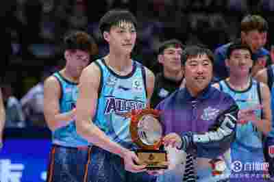 票王荣膺全明星赛MVP！胡明轩19中13砍下31分4板3助 得分全场最高