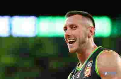 勇士胜猛龙，库里砍下35分